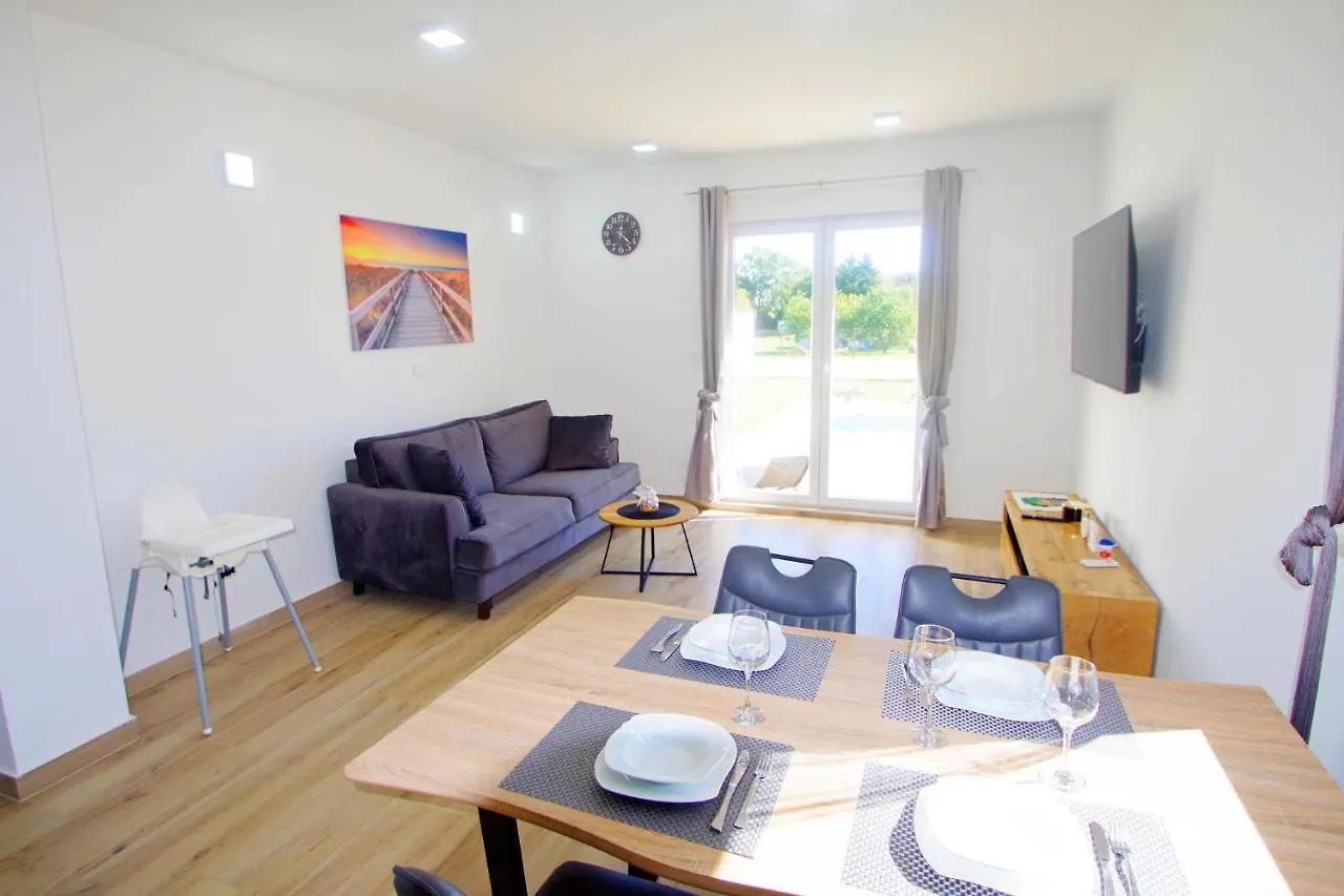 Holiday House With Private Pool In Village Sisan Holiday home