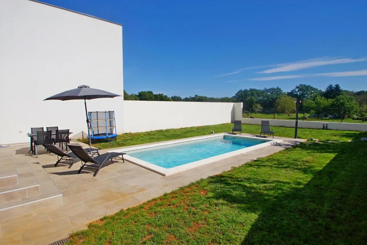Holiday House With Private Pool In Village Sisan 0*,