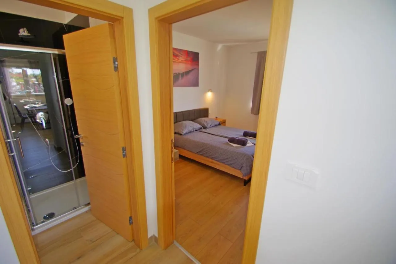 Holiday House With Private Pool In Village Sisan
