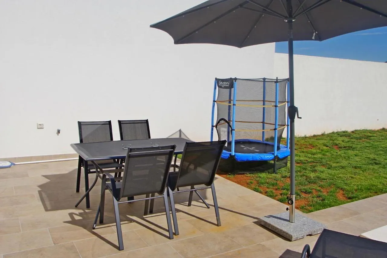 Holiday House With Private Pool In Village Sisan