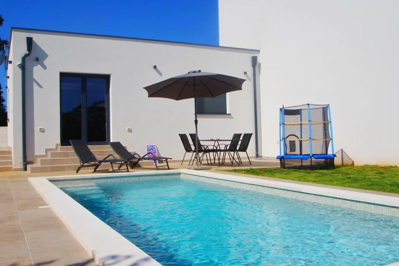 Holiday House With Private Pool In Village Sisan location