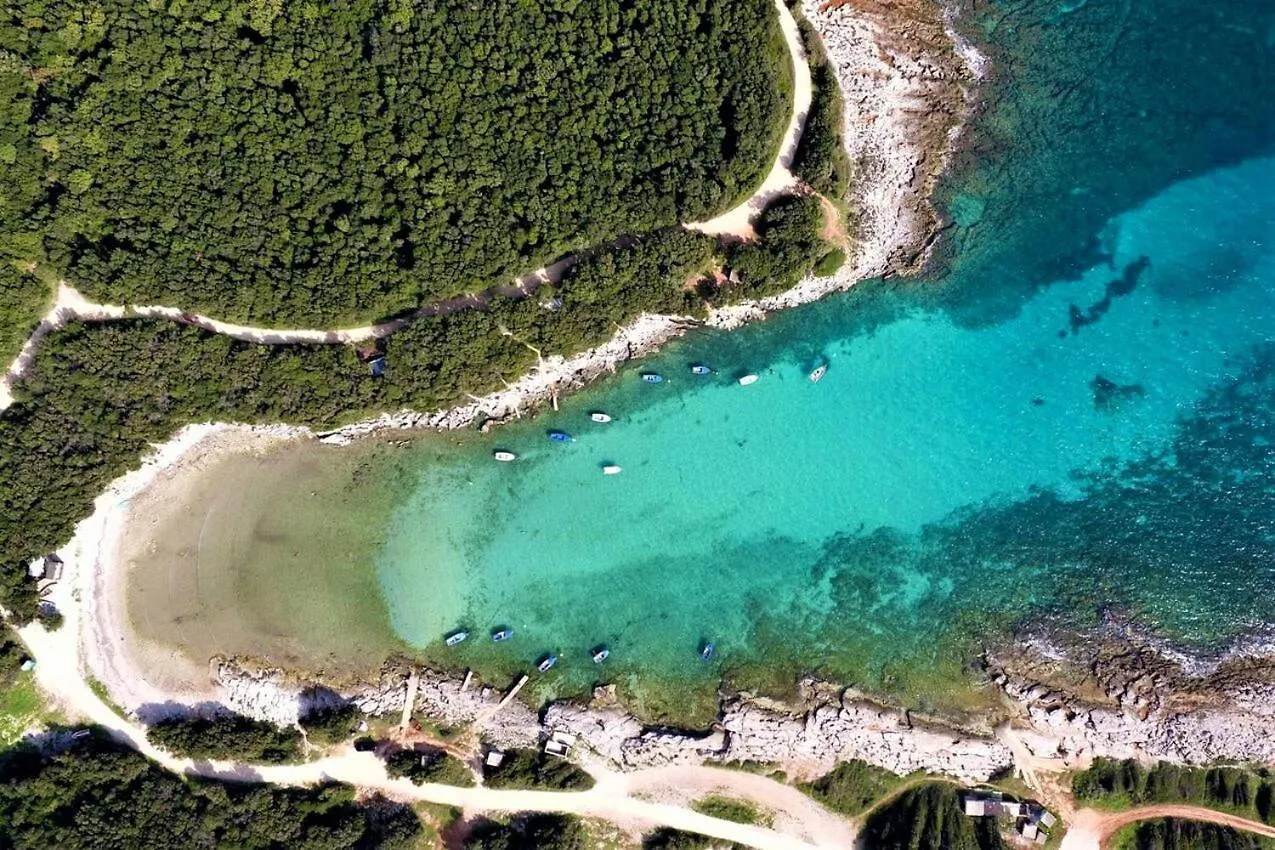 Holiday House With Private Pool In Village Šišan